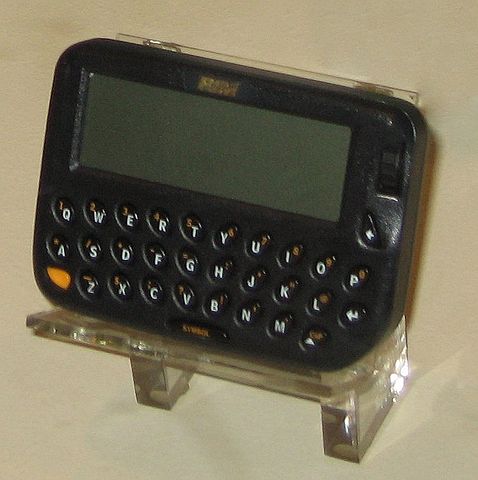 By Collection_of_old_phones_and_PDAs.jpg: Shiny Thingsderivative work: Traveler100 (talk) — Collection_of_old_phones_and_PDAs.jpg, CC BY 2.0, https://commons.wikimedia.org/w/index.php?curid=11073353 By Collection_of_old_phones_and_PDAs.jpg: Shiny Thingsderivative work: Traveler100 (talk) — Collection_of_old_phones_and_PDAs.jpg, CC BY 2.0, https://commons.wikimedia.org/w/index.php?curid=11073353
